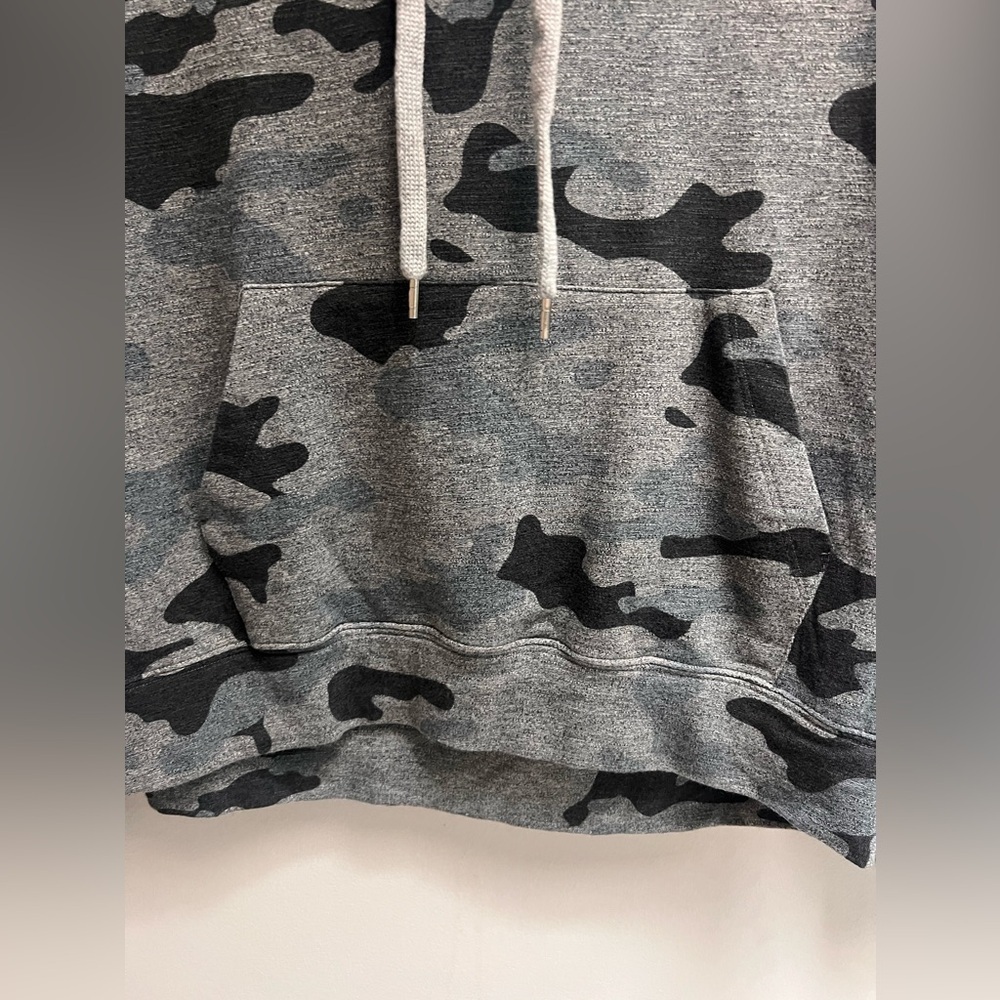 SUNDRY Women’s Grey and Black Camouflage Hooded Sweatshirt - Size Large - Picture 5 of 9